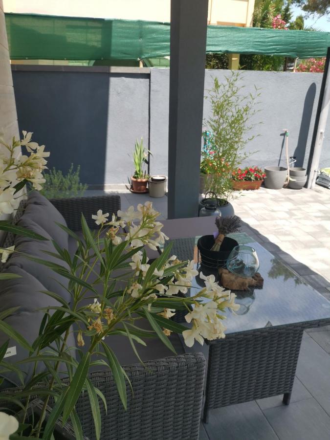 Apartmani Sarm Vir Exterior foto