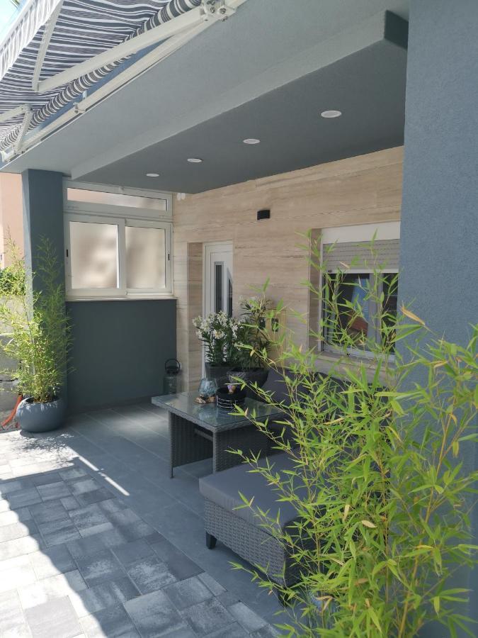 Apartmani Sarm Vir Exterior foto