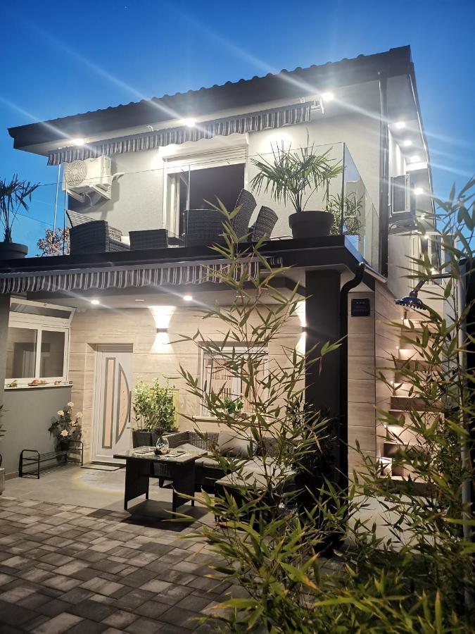 Apartmani Sarm Vir Exterior foto