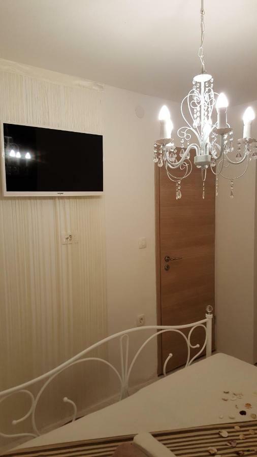 Apartmani Sarm Vir Exterior foto
